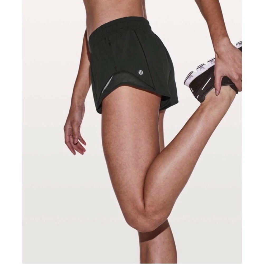 Lululemon Hotty hot short 2.5” 6 blk